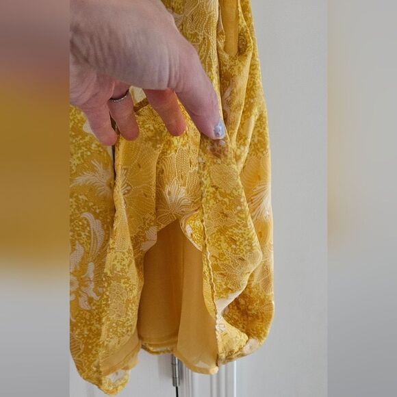 Cupcakes & Cashmere Yellow Floral Sleeveless Top - Picture 4 of 6